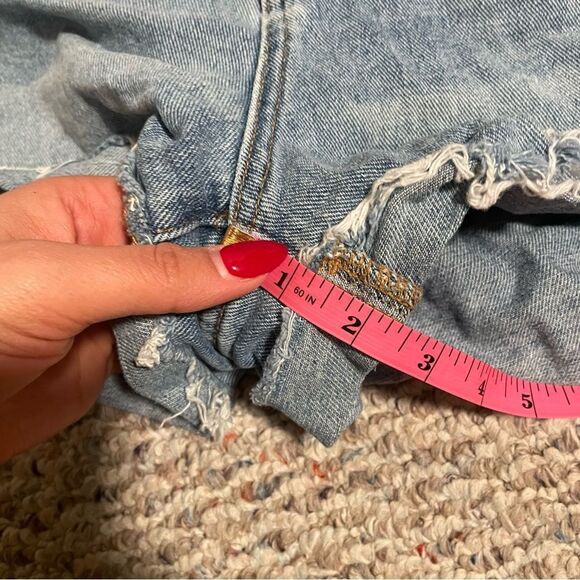 PacSun High Rise Jean Mom Shorts Light blue Wash Lightly Distressed- Size 28 - Picture 9 of 9